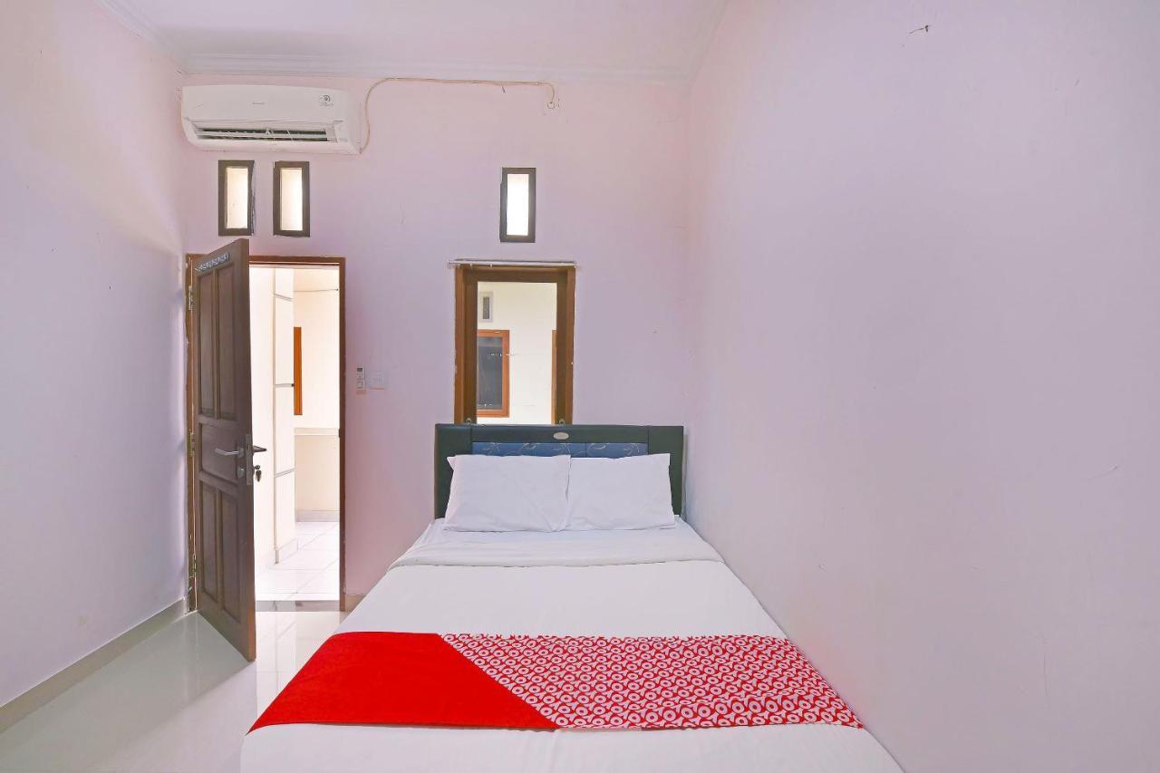 Oyo 91445 Sandat Guest House Denpasar Exterior foto